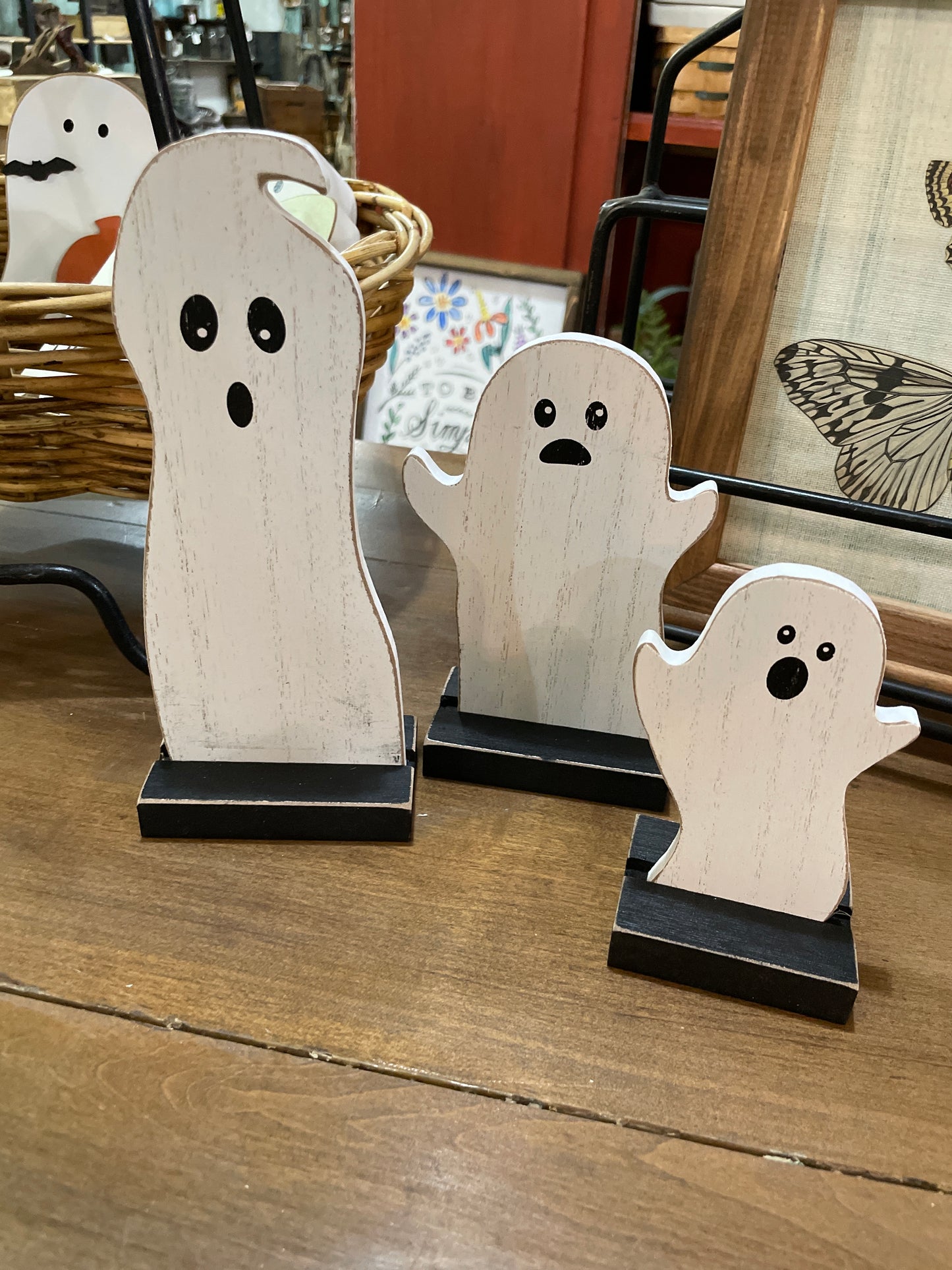 Shelf Sitter Ghost 3 piece Set on stands